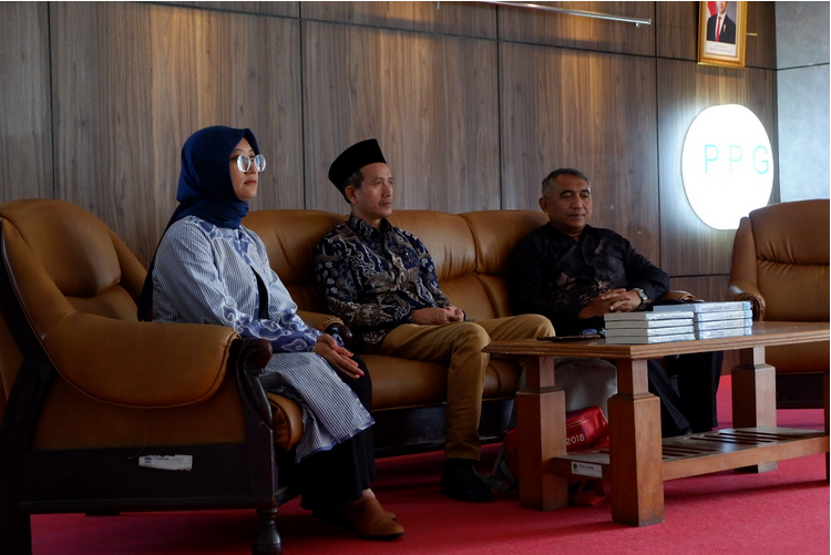 Dokumentasi Kegiatan Kuliah Dosen Tamu Senin, 8 Desember 2025